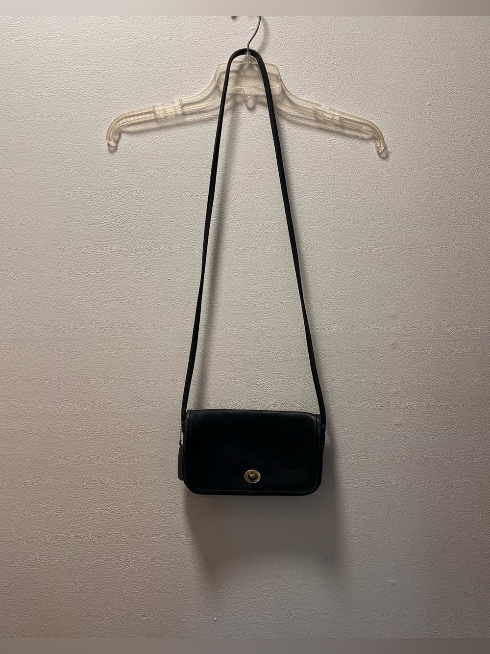 Coach Dinky Classic Vintage Compact Timeless Leather Shoulder Strap Purse, Black - Picture 2 of 6